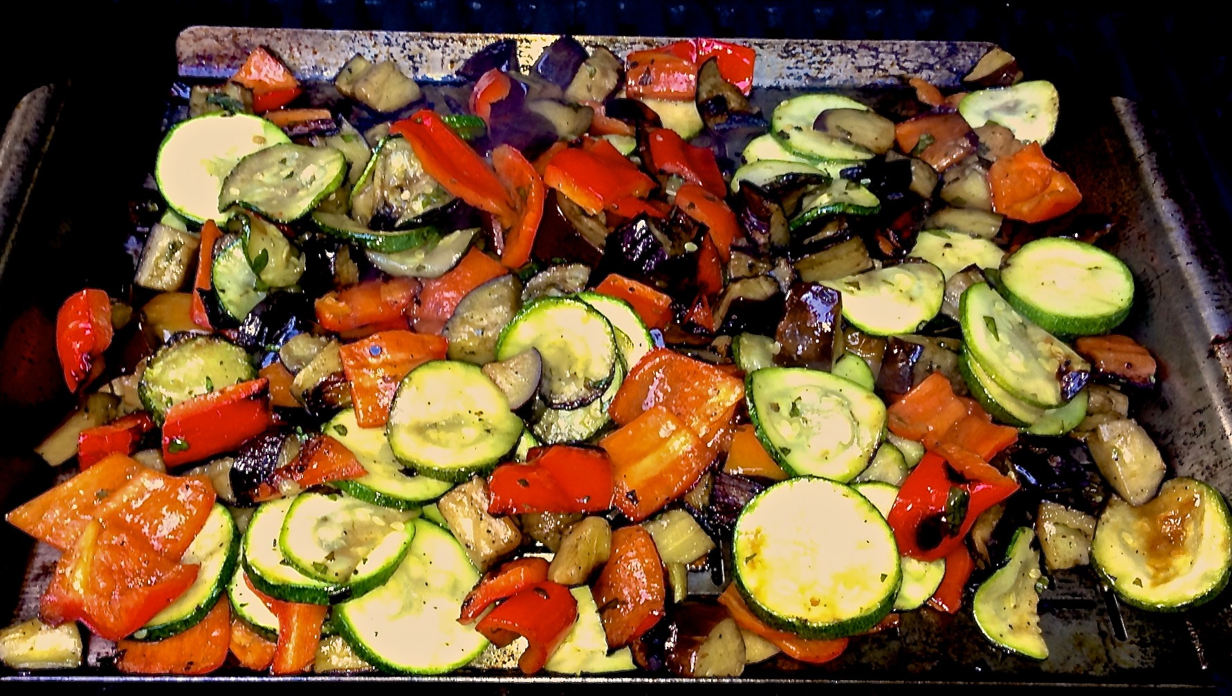 Рецепт овощей в духовке с соусом. Овощи гриль. Овощи на противне. Овощи гриль в духовке. Печёные овощи в духовке.