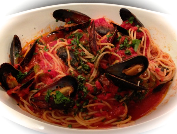 Mussels Marinara with Spaghetti alla Luigi